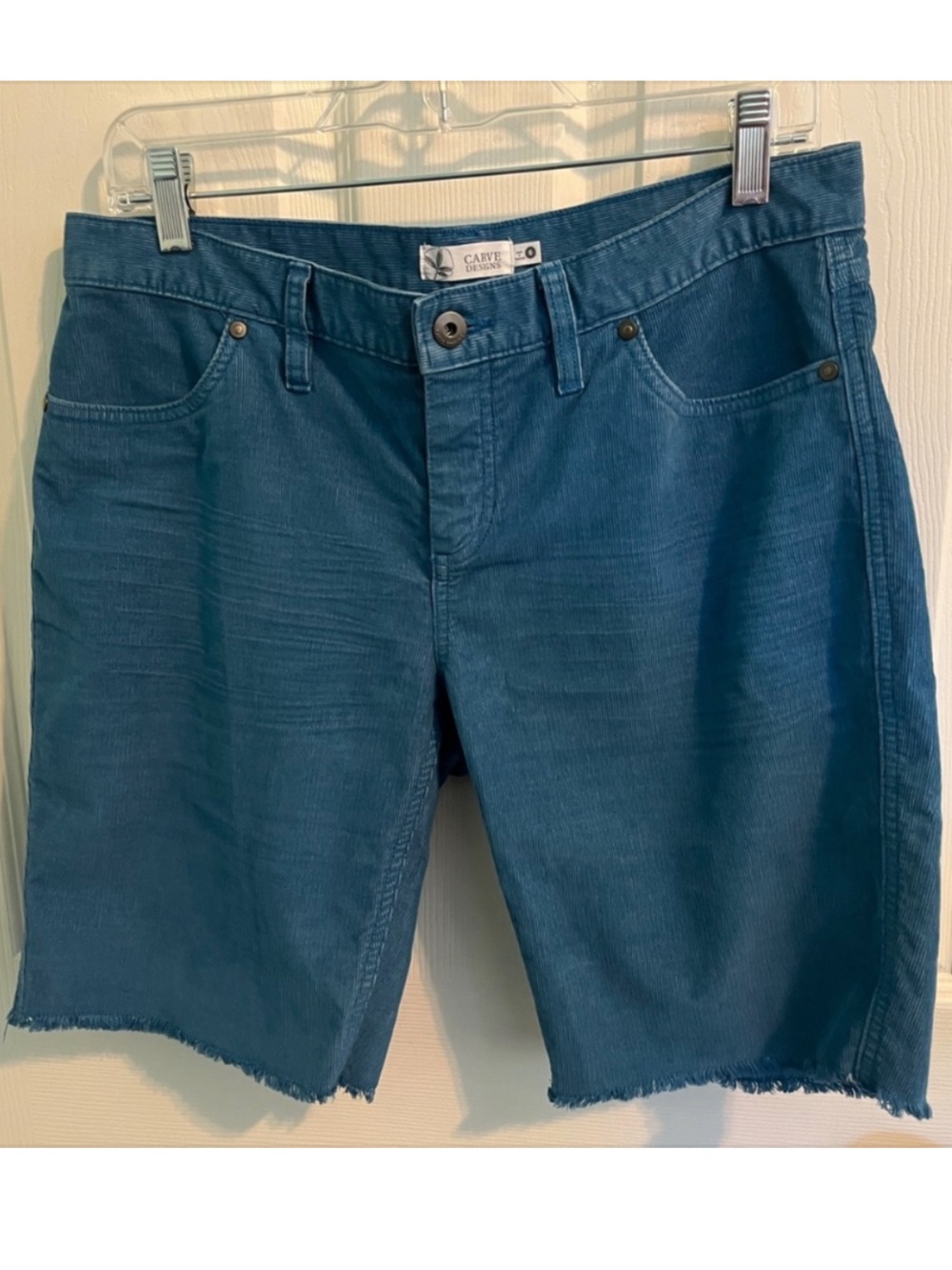 Carve Designs Oahu Corduroy Shorts Women’s size 6 10” inseam Blue